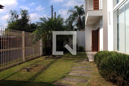 Casa à venda com 256m², 4 quartos e 3 vagas Casa à venda com 256m², 4 quartos e 3 vagasEntrada