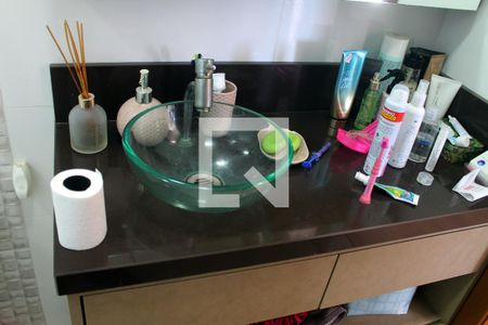 Casa à venda com 256m², 4 quartos e 3 vagas Casa à venda com 256m², 4 quartos e 3 vagasBanheiro 2