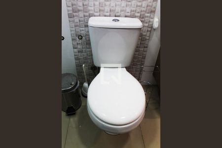 Casa à venda com 256m², 4 quartos e 3 vagas Casa à venda com 256m², 4 quartos e 3 vagasBanheiro 2