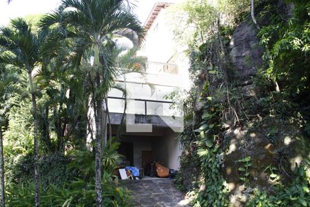 Casa de condomínio à venda com 594m², 4 quartos e 4 vagasFachada