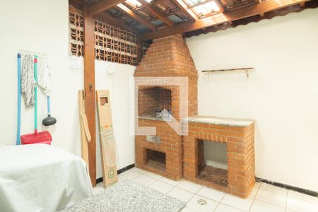 Casa de condomínio à venda com 74m², 2 quartos e 1 vagaÁrea de Serviço e Churrasqueira 