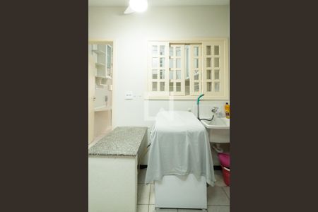 Casa de condomínio à venda com 74m², 2 quartos e 1 vagaÁrea de Serviço e Churrasqueira 