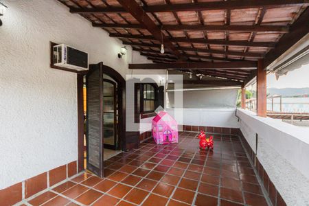 Casa de condomínio para alugar com 330m², 5 quartos e 3 vagas Casa de condomínio para alugar com 330m², 5 quartos e 3 vagasVaranda da Sala 2