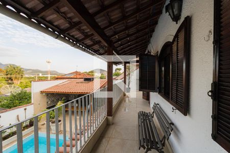 Casa de condomínio para alugar com 330m², 5 quartos e 3 vagas Casa de condomínio para alugar com 330m², 5 quartos e 3 vagasVaranda dos Fundos