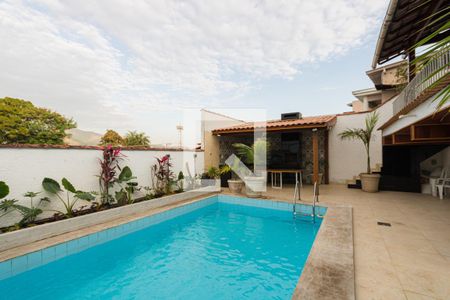 Casa de condomínio para alugar com 330m², 5 quartos e 3 vagas Casa de condomínio para alugar com 330m², 5 quartos e 3 vagasPiscina