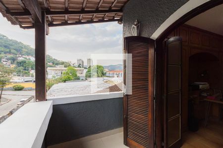 Casa de condomínio para alugar com 330m², 5 quartos e 3 vagas Casa de condomínio para alugar com 330m², 5 quartos e 3 vagasVaranda do Quarto 4