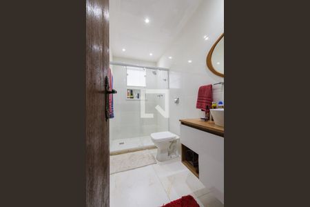 Casa de condomínio para alugar com 330m², 5 quartos e 3 vagas Casa de condomínio para alugar com 330m², 5 quartos e 3 vagasBanheiro da Suíte