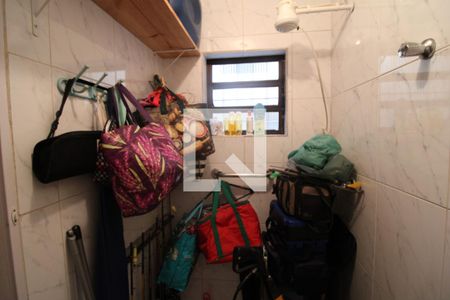 Casa à venda com 198m², 3 quartos e 2 vagasDespensa - Banheiro