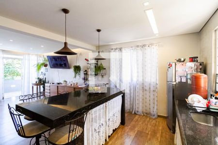 Casa à venda com 274m², 2 quartos e 8 vagasCozinha