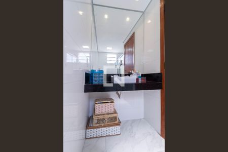 Casa à venda com 274m², 2 quartos e 8 vagasBanheiro da suíte 