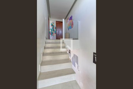 Casa à venda com 274m², 2 quartos e 8 vagasEscada