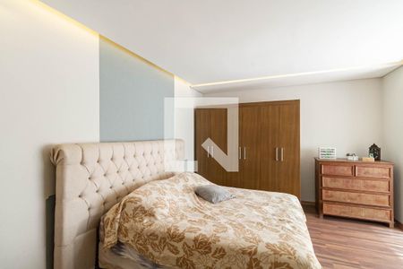 Casa à venda com 274m², 2 quartos e 8 vagasSuíte 