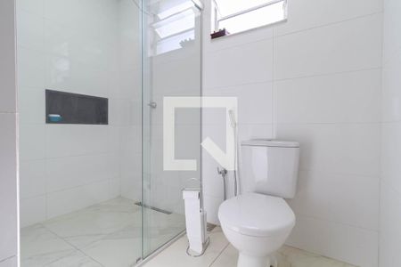 Casa à venda com 274m², 2 quartos e 8 vagasBanheiro social 