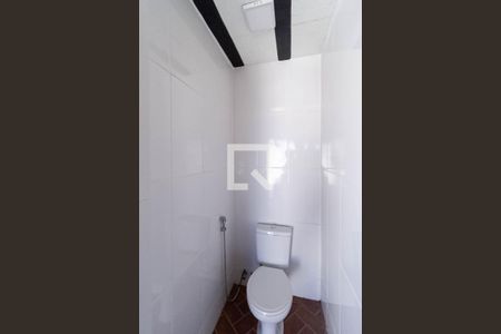 Casa à venda com 274m², 2 quartos e 8 vagasBanheiro social 