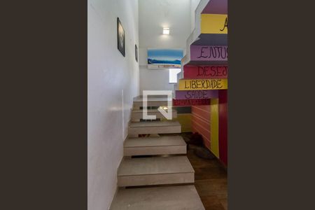 Escada de casa à venda com 2 quartos, 274m² em Arvoredo Ii, Contagem