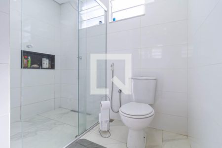 Casa à venda com 274m², 2 quartos e 8 vagasBanheiro da suíte 