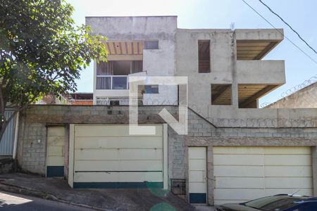 Casa à venda com 274m², 2 quartos e 8 vagasFachada