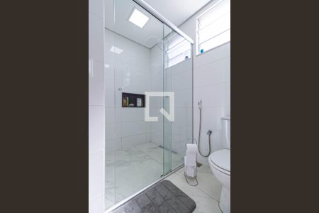 Casa à venda com 274m², 2 quartos e 8 vagasBanheiro da suíte 