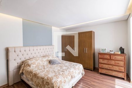 Casa à venda com 274m², 2 quartos e 8 vagasSuíte 