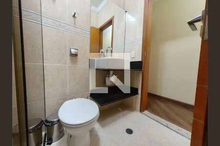 Casa à venda com 308m², 4 quartos e 6 vagas Casa à venda com 308m², 4 quartos e 6 vagasBanheiro Social