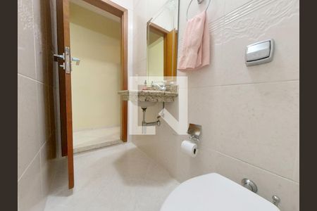 Casa à venda com 308m², 4 quartos e 6 vagas Casa à venda com 308m², 4 quartos e 6 vagasLavabo