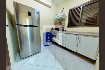 Casa à venda com 308m², 4 quartos e 6 vagas Casa à venda com 308m², 4 quartos e 6 vagasCômodo Garagem