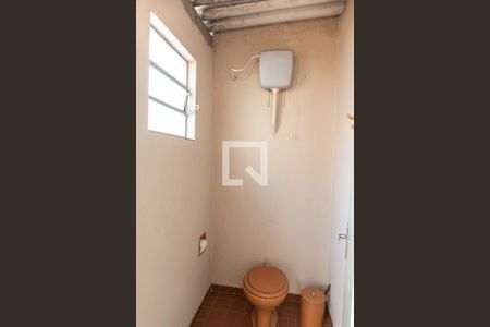 Casa à venda com 200m², 2 quartos e 4 vagasBanheiro de serviço