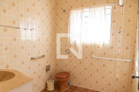 Casa à venda com 200m², 2 quartos e 4 vagasBanheiro