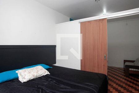 Quarto 1 de apartamento para alugar com 2 quartos, 50m² em São João, Porto Alegre