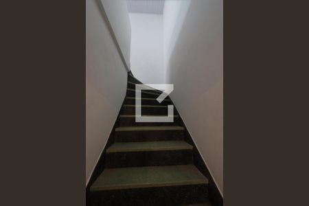 Casa para alugar com 90m², 2 quartos e sem vagaEscada