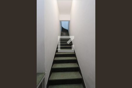 Casa para alugar com 90m², 2 quartos e sem vagaEscada