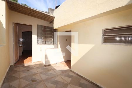 Casa para alugar com 90m², 2 quartos e sem vagaQuintal