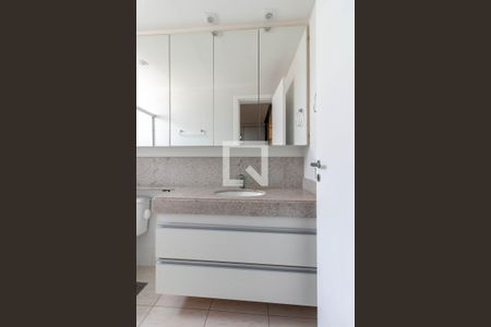 Apartamento à venda com 259m², 3 quartos e 4 vagasBanheiro 