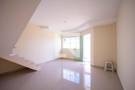 Sala de casa para alugar com 2 quartos, 90m² em Estrela do Norte, São Gonçalo