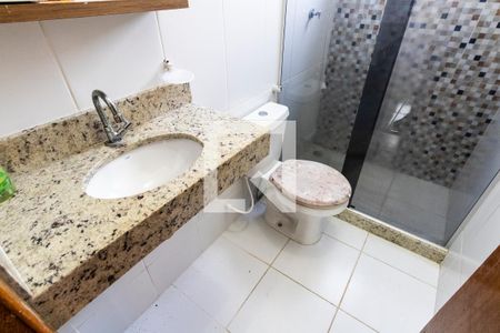 Casa de condomínio para alugar com 56m², 2 quartos e 1 vaga Casa de condomínio para alugar com 56m², 2 quartos e 1 vagaBanheiro do 2° andar