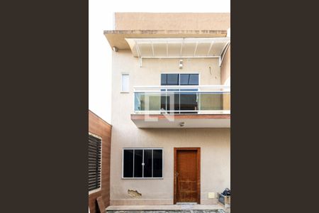 Casa de condomínio para alugar com 56m², 2 quartos e 1 vaga Casa de condomínio para alugar com 56m², 2 quartos e 1 vagaFachada