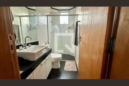 Banheiro de apartamento à venda com 3 quartos, 95m² em Palmares, Belo Horizonte