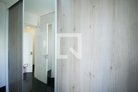 Apartamento à venda com 325m², 3 quartos e 5 vagas Apartamento à venda com 325m², 3 quartos e 5 vagasCloset