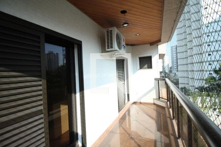 Apartamento à venda com 325m², 3 quartos e 5 vagasVaranda