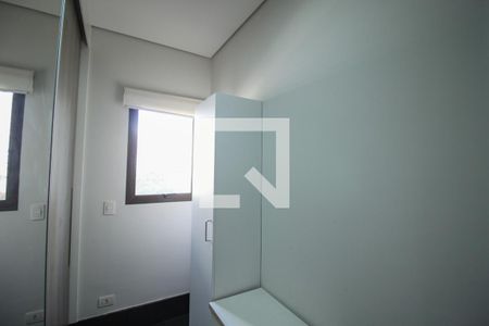Apartamento à venda com 325m², 3 quartos e 5 vagas Apartamento à venda com 325m², 3 quartos e 5 vagasCloset