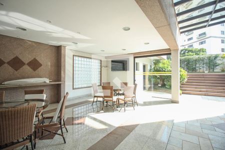 Apartamento à venda com 325m², 3 quartos e 5 vagas Apartamento à venda com 325m², 3 quartos e 5 vagasÁrea comum