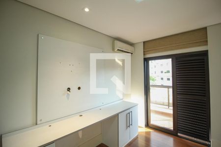 Apartamento à venda com 325m², 3 quartos e 5 vagas Apartamento à venda com 325m², 3 quartos e 5 vagasQuarto 2