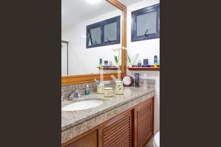 Apartamento à venda com 200m², 4 quartos e 2 vagasBanheiro Quarto 1 suíte