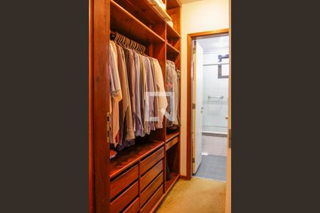 Apartamento à venda com 200m², 4 quartos e 2 vagasCloset Quarto 2 suíte