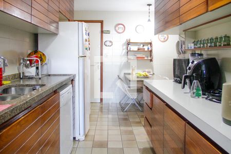 Apartamento à venda com 200m², 4 quartos e 2 vagasCozinha