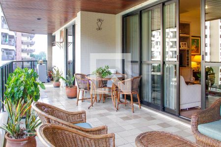 Varanda de apartamento à venda com 4 quartos, 200m² em Barra da Tijuca, Rio de Janeiro