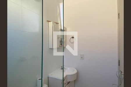 Banheiro de apartamento à venda com 3 quartos, 67m² em Morro Santana, Porto Alegre