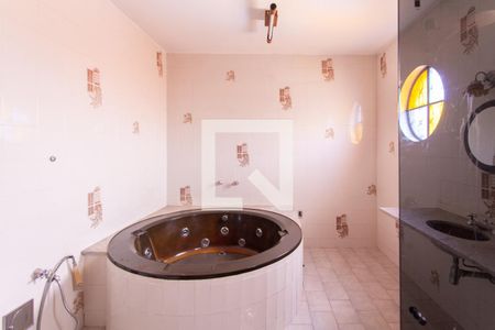 Casa à venda com 360m², 3 quartos e 3 vagasBanheiro da Suíte 2