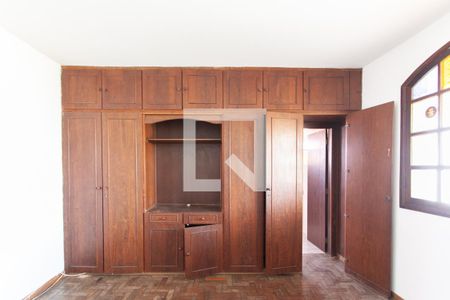 Casa à venda com 360m², 3 quartos e 3 vagasSuíte 2