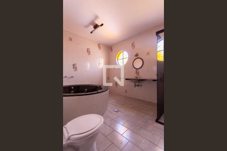 Casa à venda com 360m², 3 quartos e 3 vagasBanheiro da Suíte 2